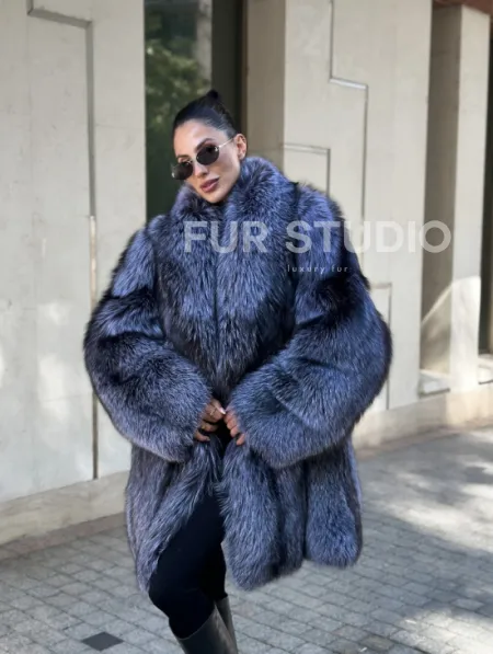 Удлиненная шуба из чернобурой лисы - фото 4
