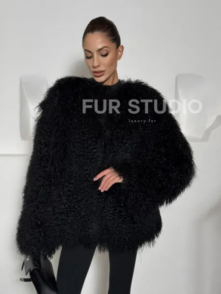 Черная шуба из меха ламы воротник шанель - фото 1