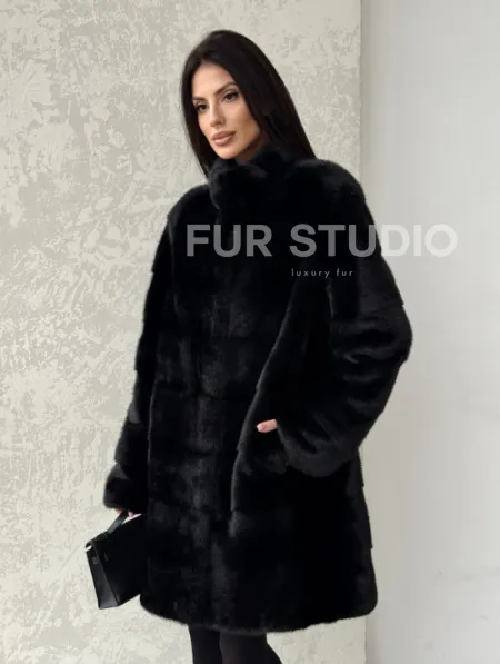 Норковая шуба в черном цвете воротник стойка - фото 0