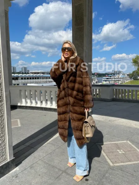 Удлиненная норковая шуба в цвете соболь - фото 3