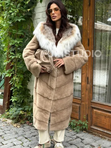 Бежевая норковая шуба с капюшоном рысь - фото 3