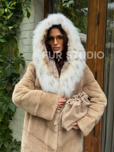 Бежевая норковая шуба с капюшоном рысь - фото 9