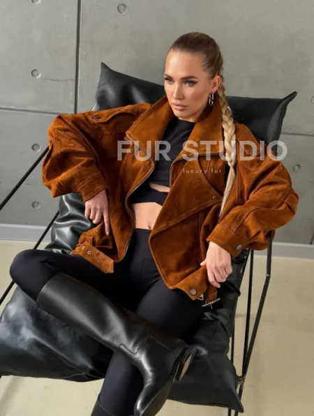 Замшевая куртка-косуха - фото 17