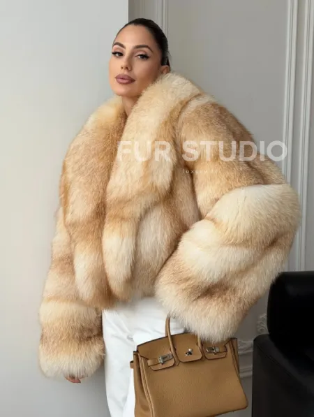 Полушубок-кроп с шалевым воротником из меха песца - фото 0
