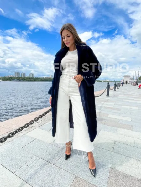 Шуба из плюшевой норки в цвете индиго - фото 8