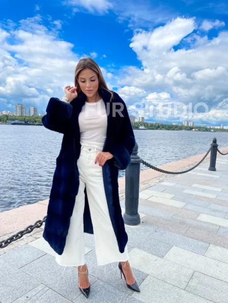 Шуба из плюшевой норки в цвете индиго - фото 7