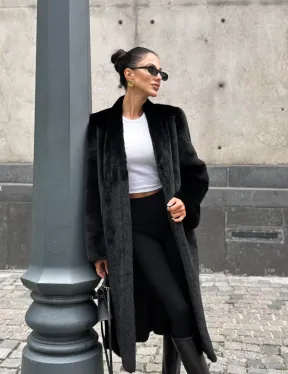 Модная шуба из меха норки Saga furs - фото 0