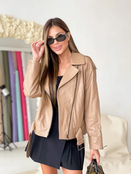 Женская бежевая курточка (косуха) из натуральной кожи - фото 0