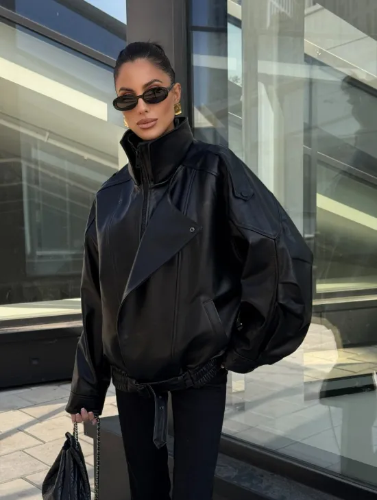 Женская кожаная куртка с двойным воротником, пышными рукавами реглан - фото 11