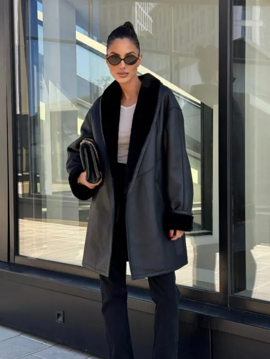 Черная женская дубленка на запах с поясом - фото 9