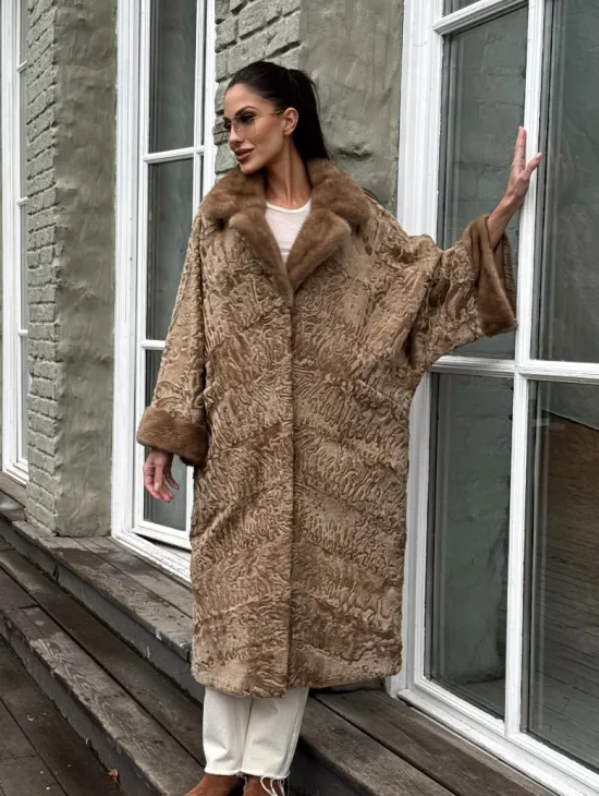 Женская шуба из меха каракуля GOLD кимоно паркет английский воротник - фото 0