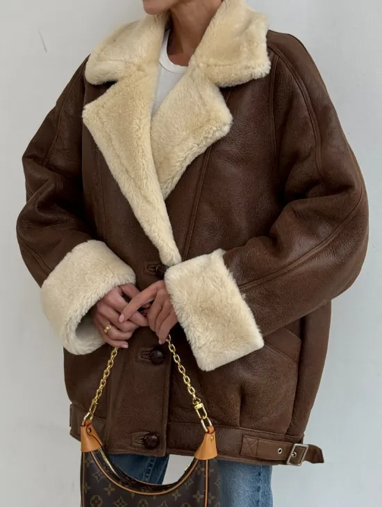 Коричневая женская винтажная дубленка на пуговицах - фото 4