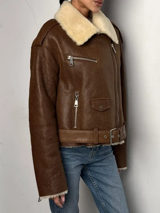 Короткая зимняя женская дубленка авиатор - фото 7