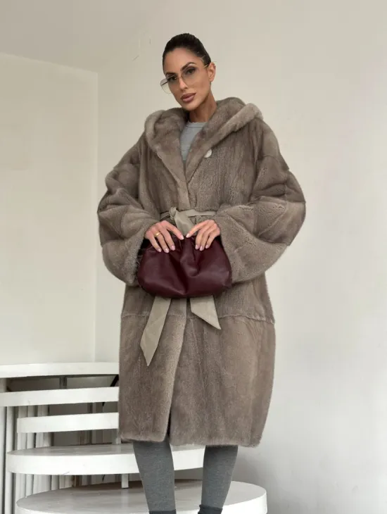 Норковая шуба кимоно с капюшоном кобра в натуральном сером цвете - фото 10