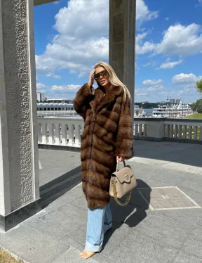 Удлиненная норковая шуба в цвете соболь - фото 4