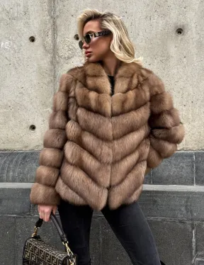 Полушубок из куницы с V-образным воротником - фото 4