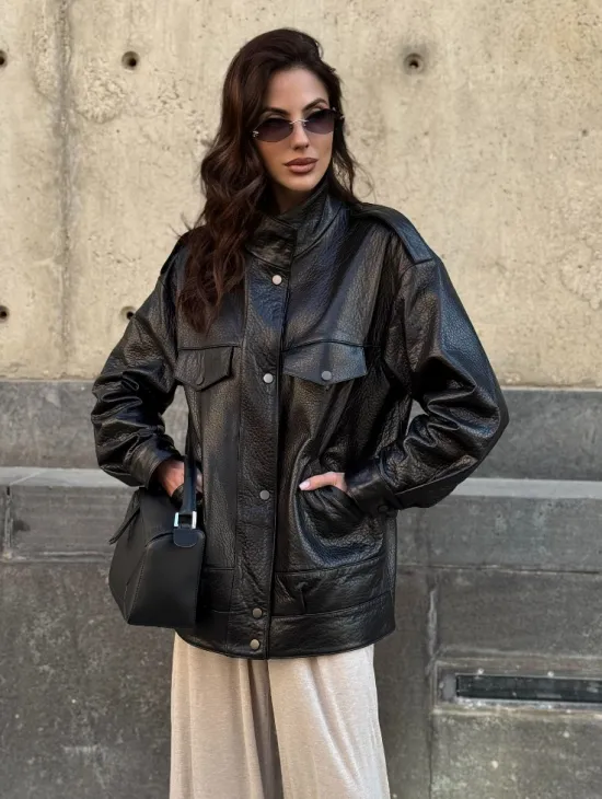 Модная черная куртка из натуральной кожи 