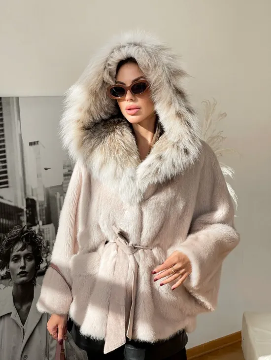 Пончо норковое с капюшоном из меха рыси в цвете пастель - фото 0
