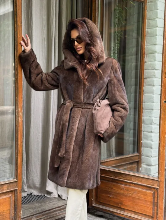 Норковая шуба с капюшоном - цвет орех - фото 9