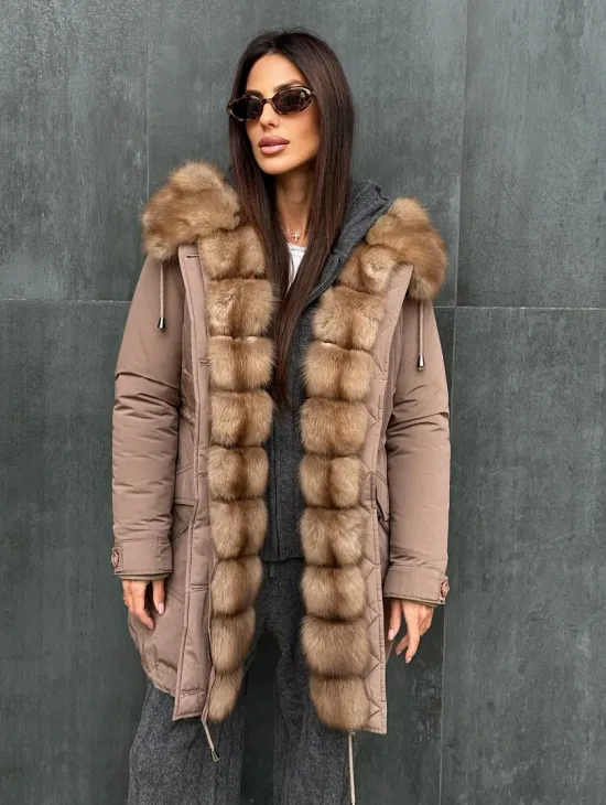 Женский пуховик с мехом куницы - фото 5