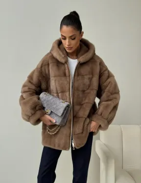 Бежевая норковая куртка с капюшоном - фото 9