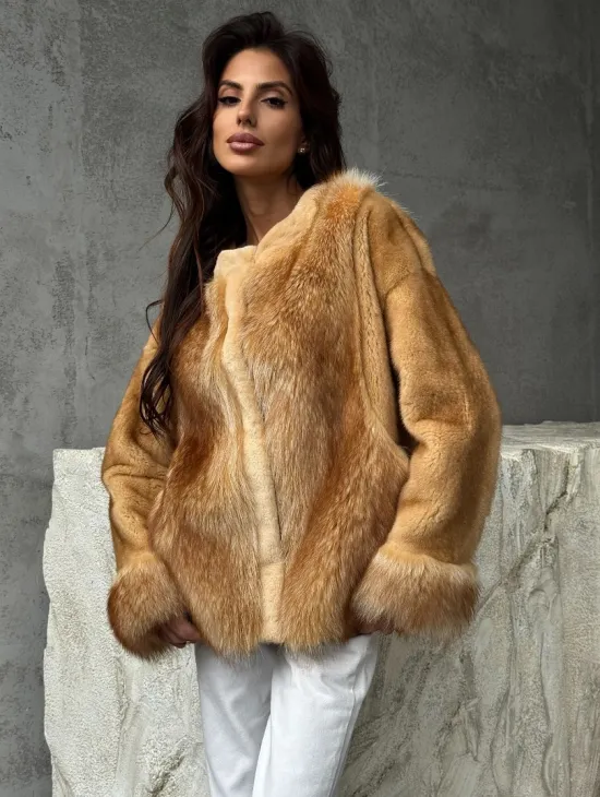 Норковый жакет с отделкой из меха енота - фото 6