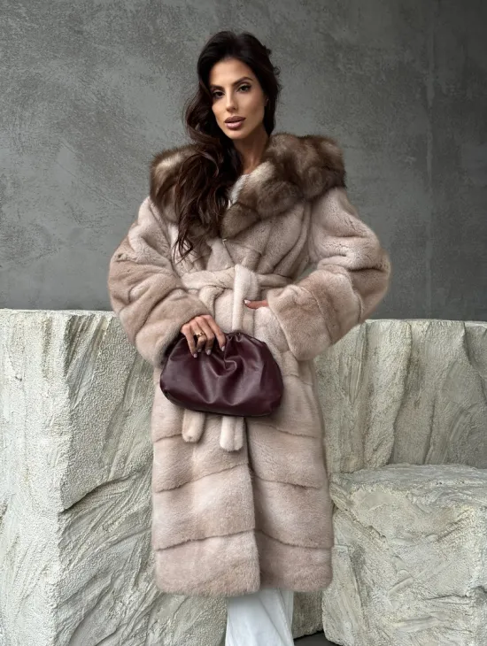 Норковая шуба с капюшоном из 
