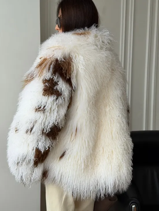 Шуба из ламы бело-коричневая - фото 4