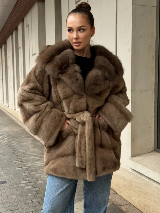 Полушубок норковый с капюшоном из меха куницы - фото 0