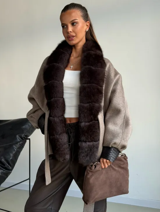 Пальто с мехом финского песца - фото 7