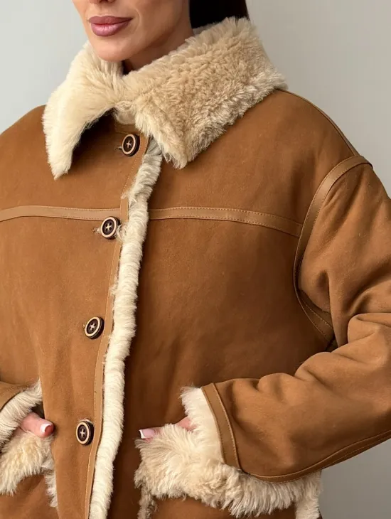 Двухсторонняя женская замшевая дубленка - фото 3