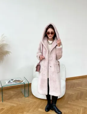 Шуба из натуральной шерсти с капюшоном под пояс - фото 5