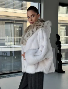 Белое норковое пончо-шуба с капюшоном из рыси - фото 16
