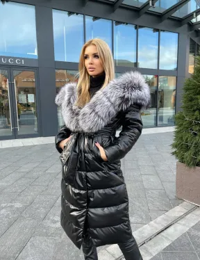 Чёрное пуховое пальто с меховым капюшоном - фото 7