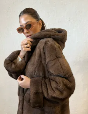 Шуба из меха норки с капюшоном - цвет соболь - фото 3