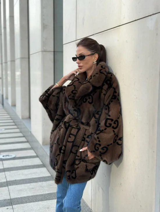 Шуба летучая мышь плюшевая норка VELVET - цвет орех - фото 3