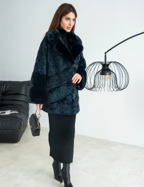 Полушубок из каракульчи свободного кроя с отделкой из меха норки - цвет темно-синий - фото 3