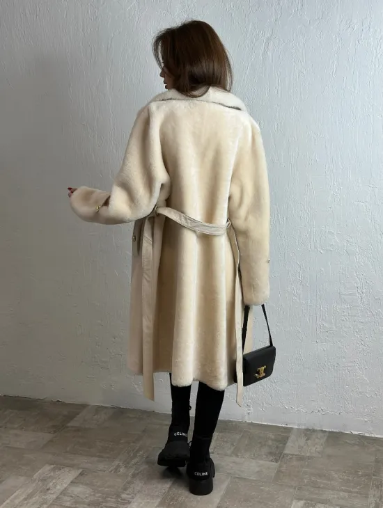 Дубленка из овчины с мехом норки - цвет молочный - фото 6