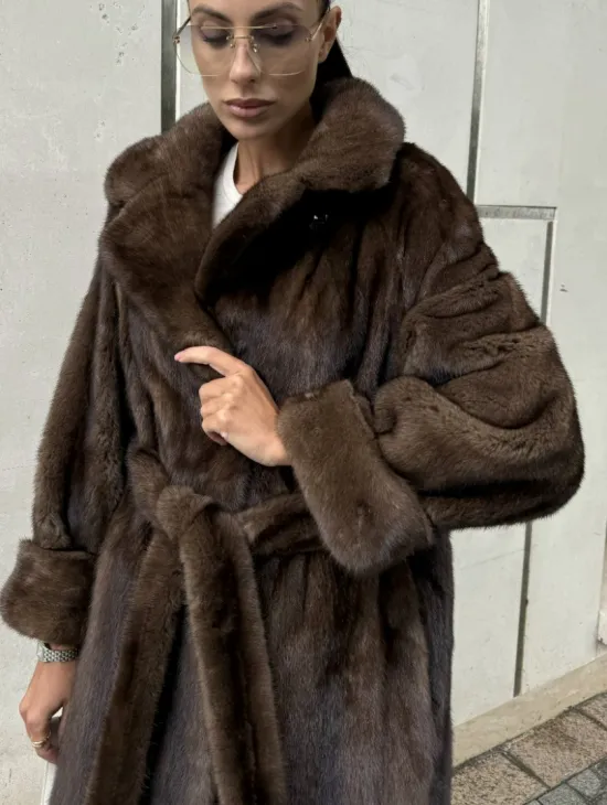 Женская винтажная шуба из аукционного меха норки Saga Furs - фото 3