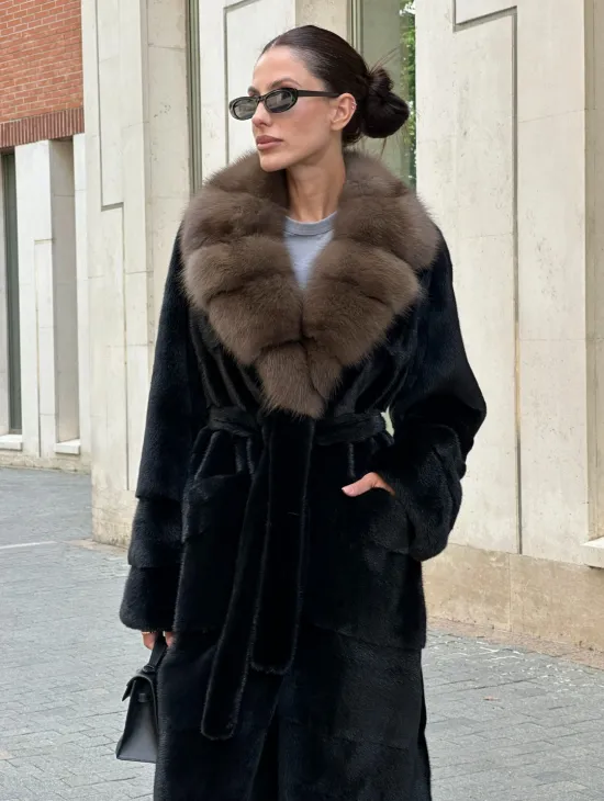 Черная шуба BLACK NAFA с английским воротником из куницы - фото 3